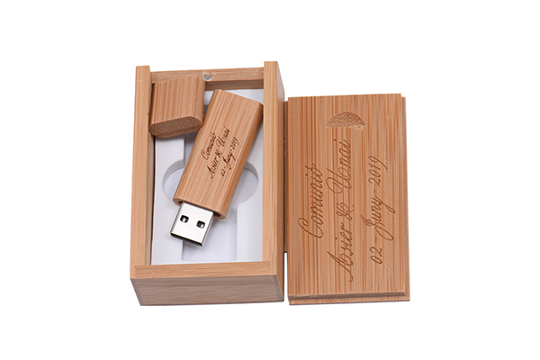 engraved--wooden-usb-flash-drive