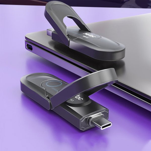 US9 drive features both USB-A and USB-C connectors